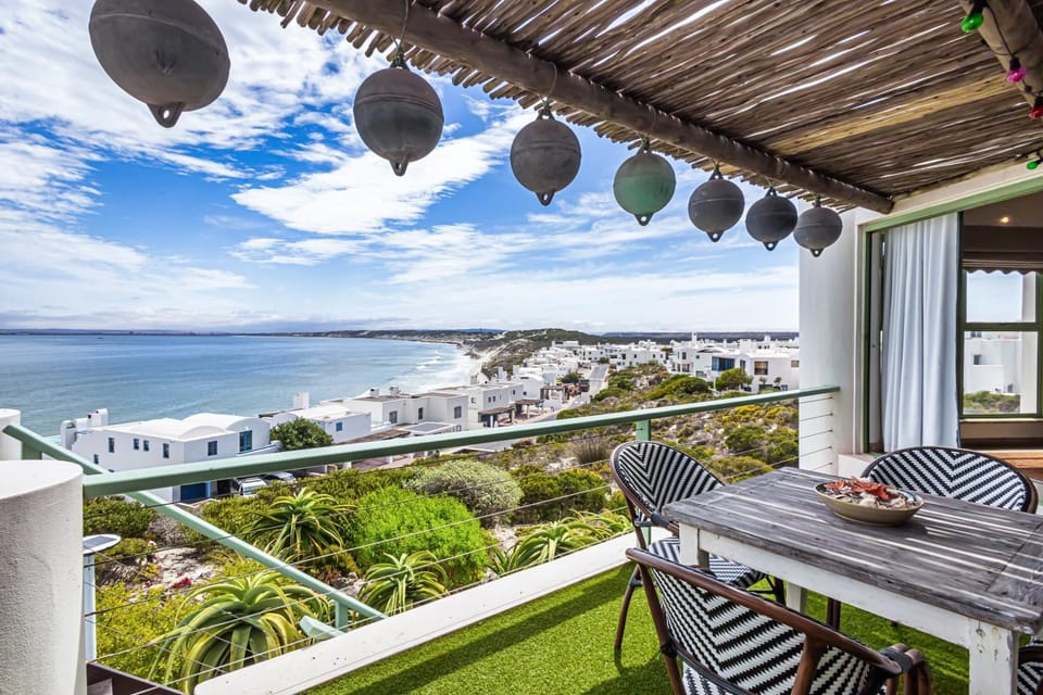 Patio, Natural landscape, View (from property/room), Balcony/Terrace, Dining area, Sea view