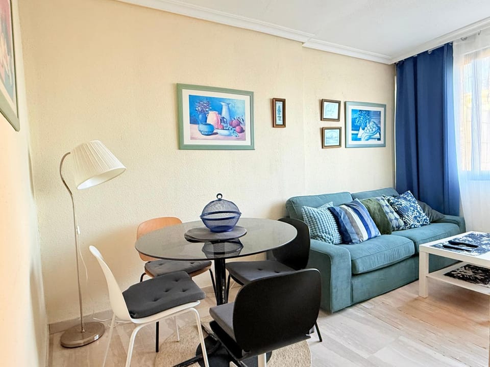 Apartment with Beach Views Apartment in Fuengirola