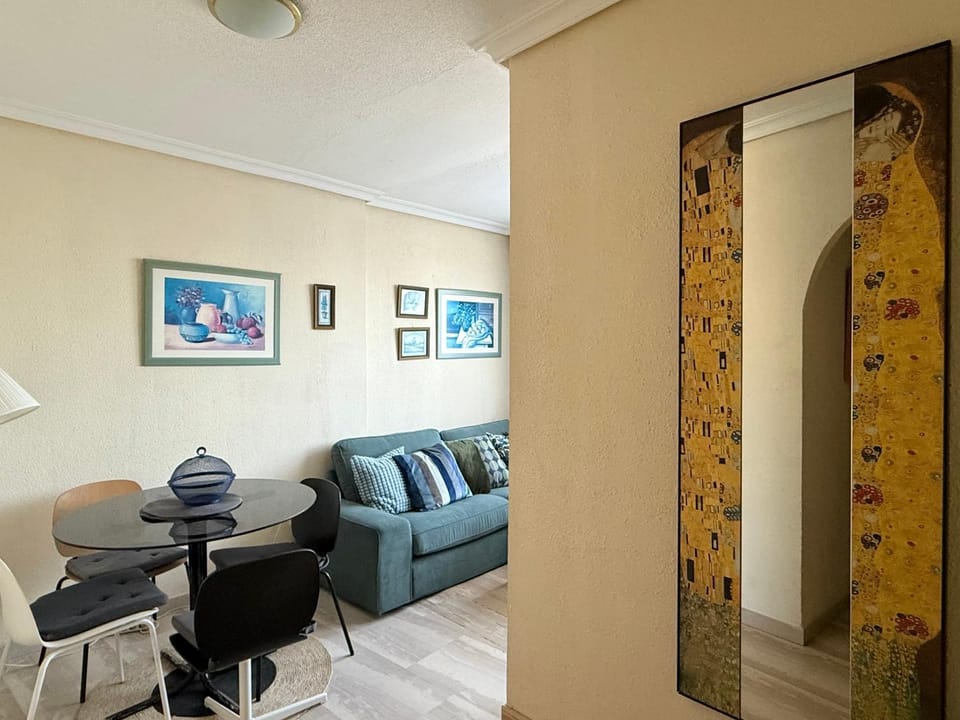 Apartment with Beach Views Apartment in Fuengirola