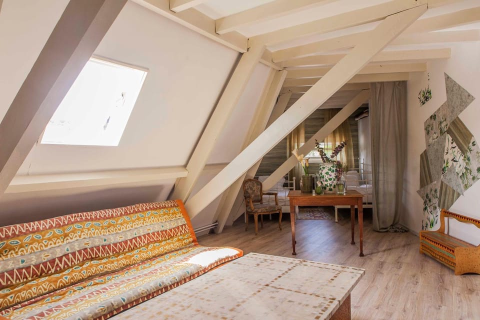 Bed, Living room, Photo of the whole room, Seating area, Bedroom