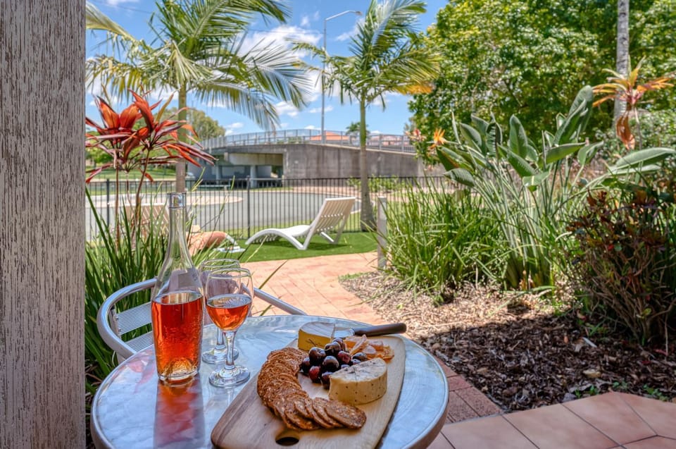 Patio, Dining area, Garden view