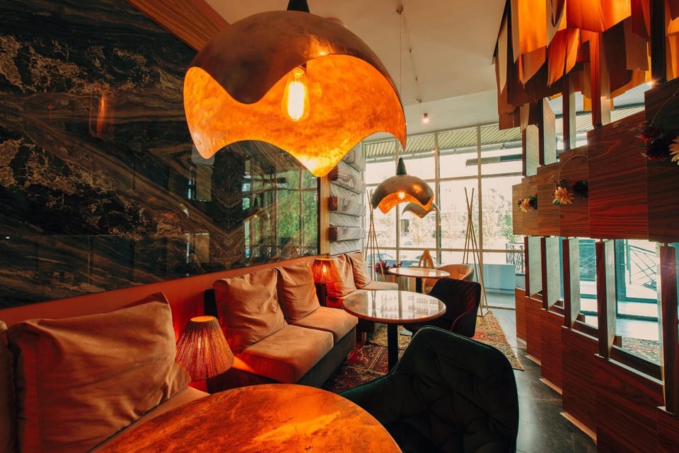 Restaurant/places to eat, Communal lounge/ TV room, Library, Dining area
