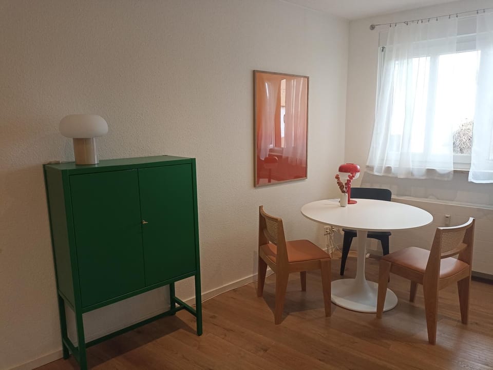 Seating area, Dining area