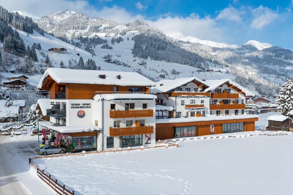 Facade/entrance, Winter, Mountain view