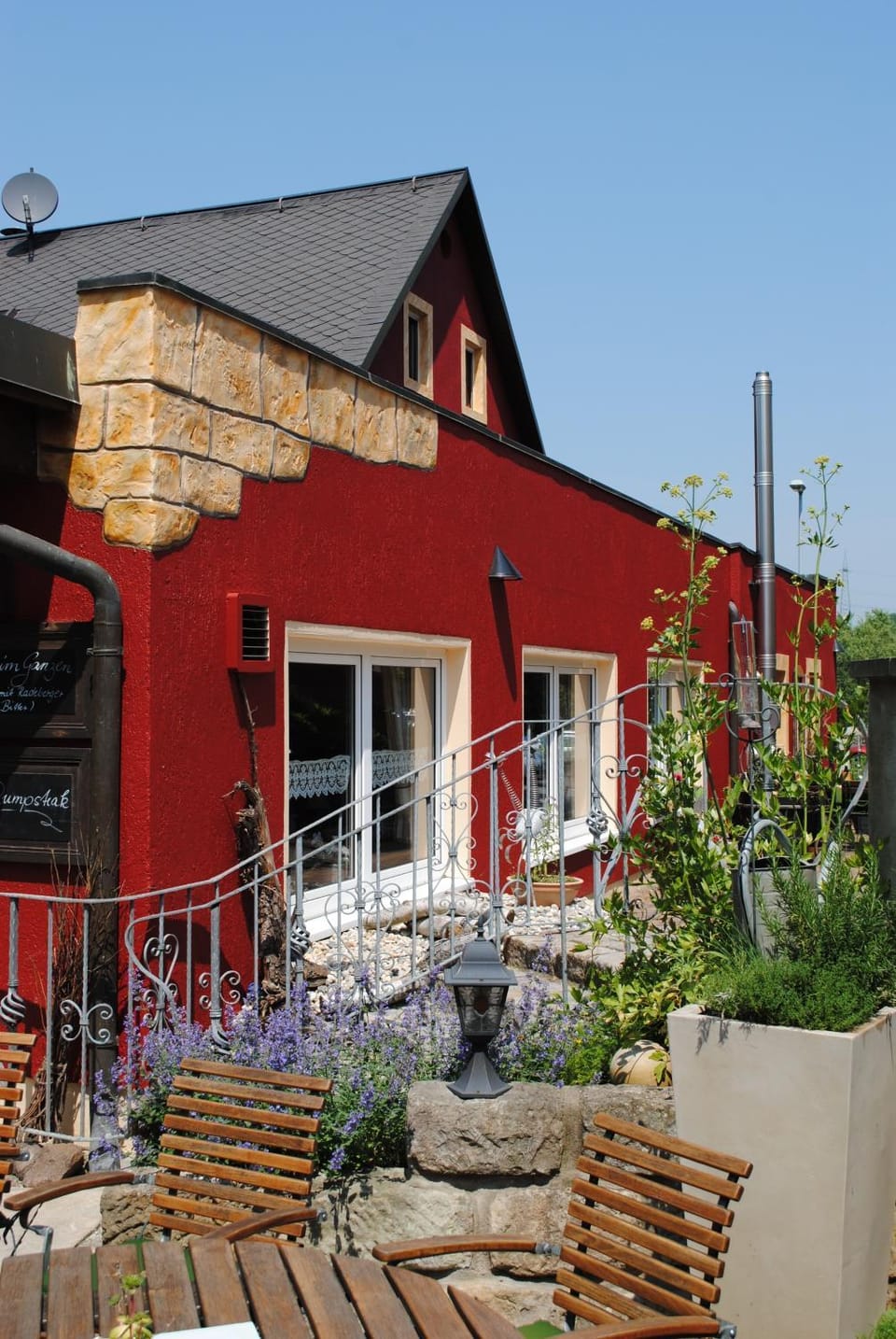 Property building, Patio, Day, Garden
