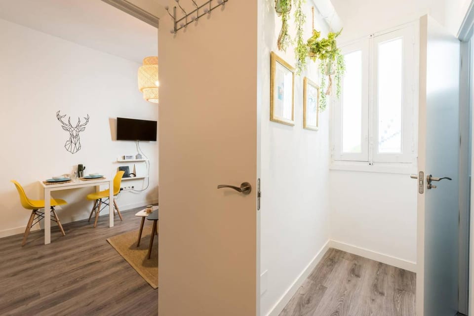 Photo of the whole room, Decorative detail, Decorative detail