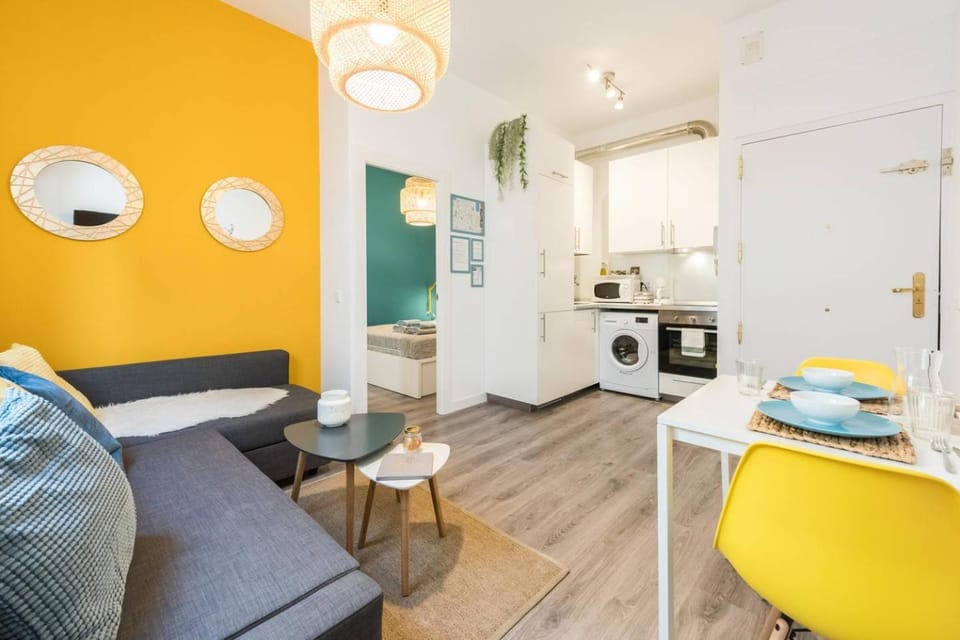 Kitchen or kitchenette, Living room, Photo of the whole room, Decorative detail, Decorative detail, Dining area