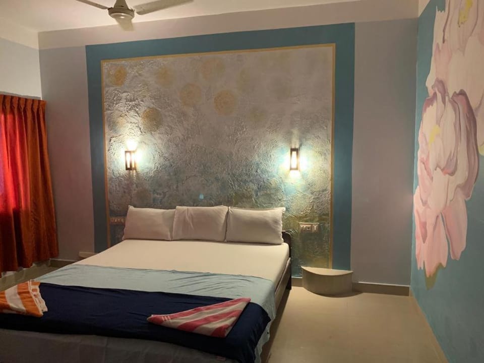 Bed, Photo of the whole room, Bedroom, fireplace