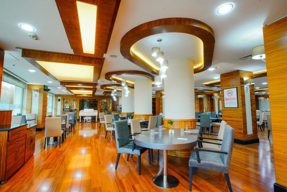 Restaurant/places to eat, Banquet/Function facilities