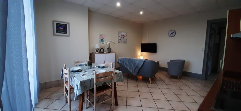 TV and multimedia, Living room, Dining area