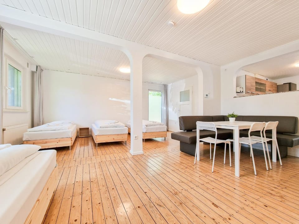 Bed, Photo of the whole room, Dining area, Bedroom