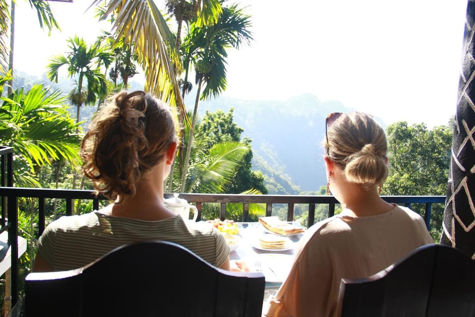 Natural landscape, View (from property/room), Balcony/Terrace, Dining area, Mountain view