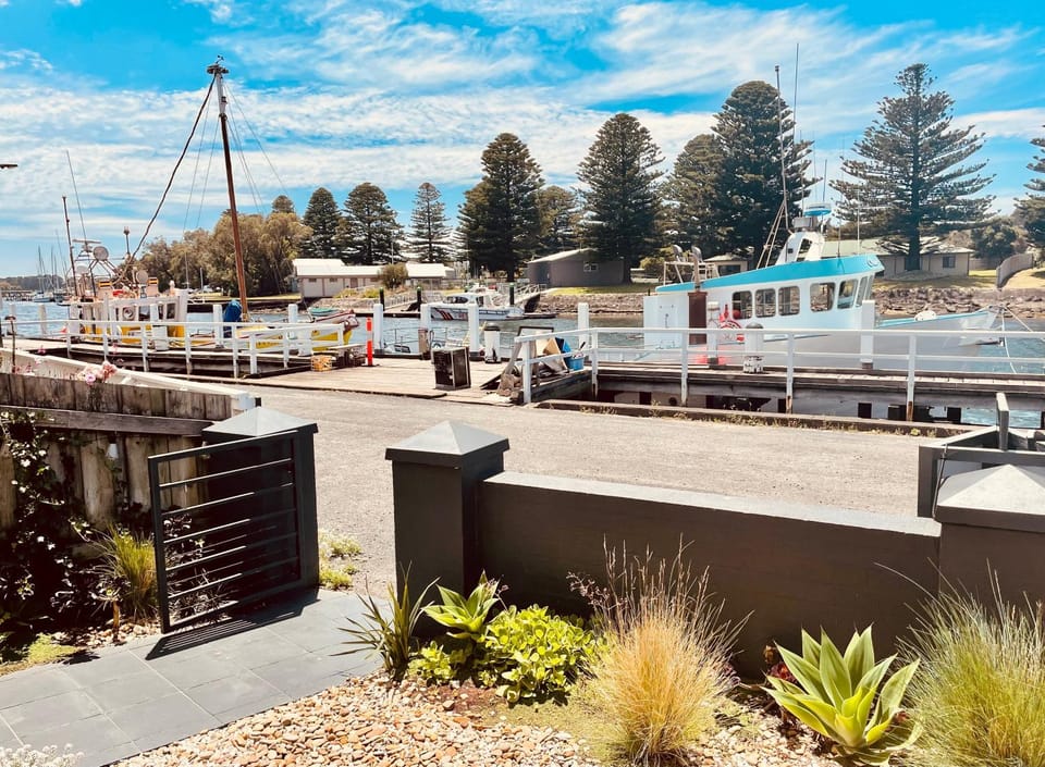 River view, Location