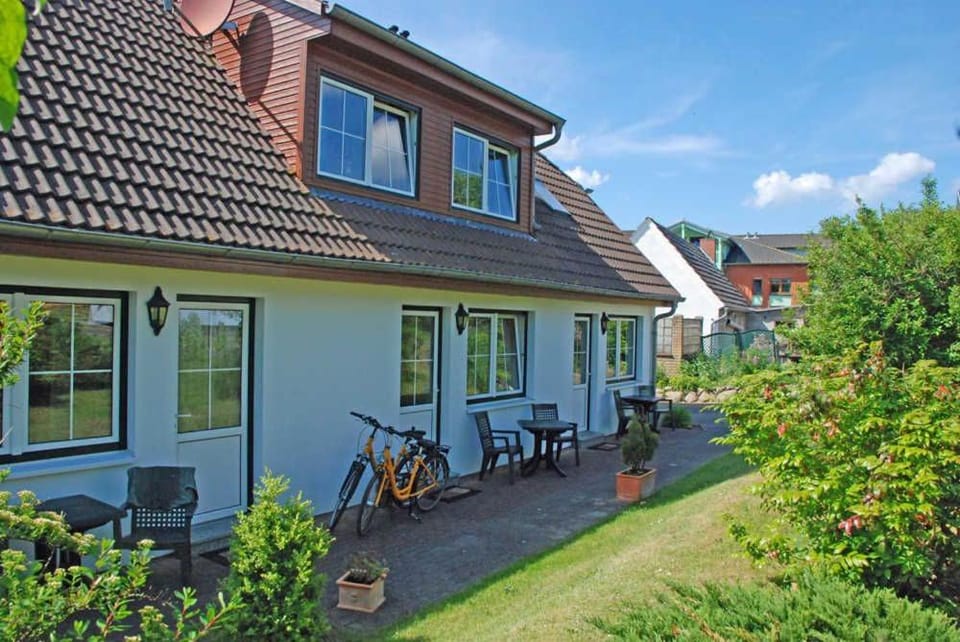 Property building, Patio, Garden, Garden view