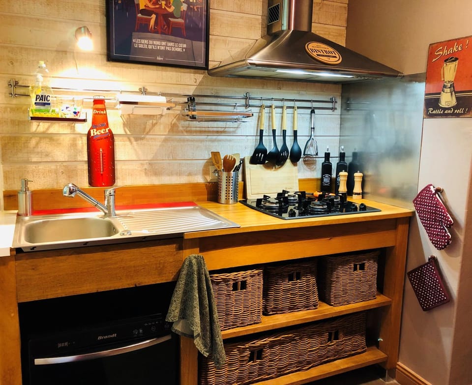 Kitchen or kitchenette