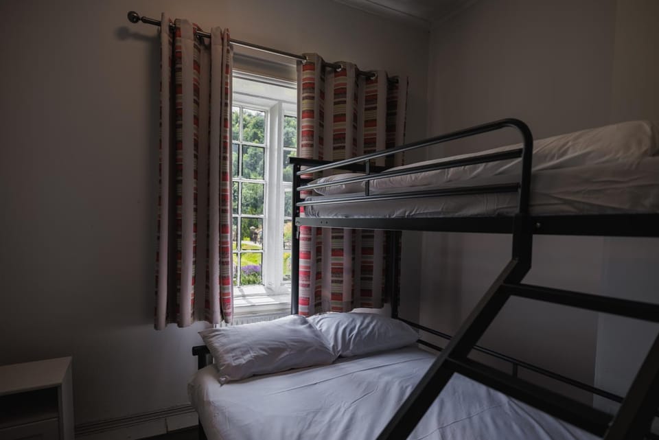 Bedroom, bunk bed