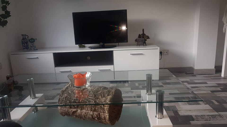 Restaurant/places to eat, Communal lounge/ TV room