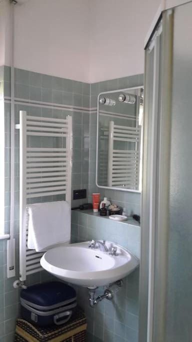 Shower, Toilet