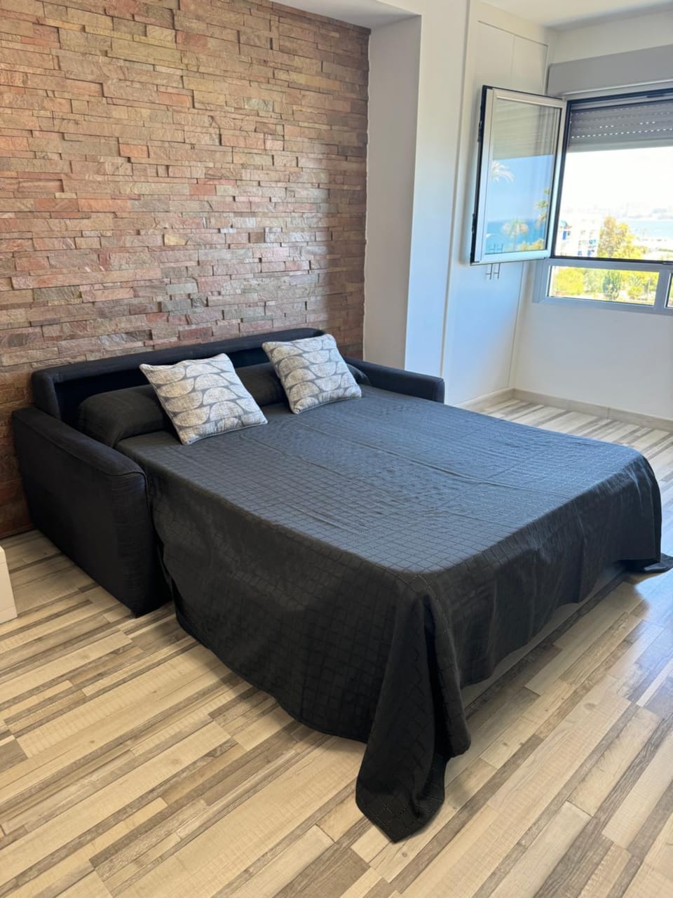 Bed, Living room