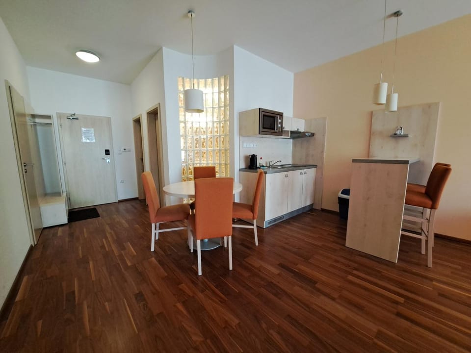 Kitchen or kitchenette, Dining area, kitchen