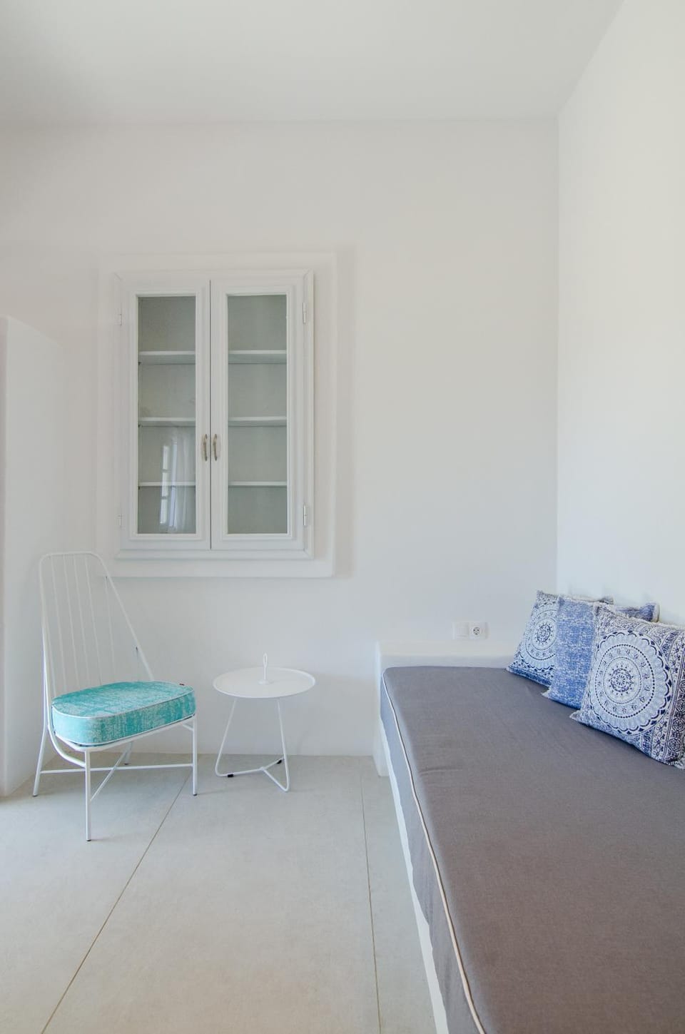 Bed, Living room, Seating area