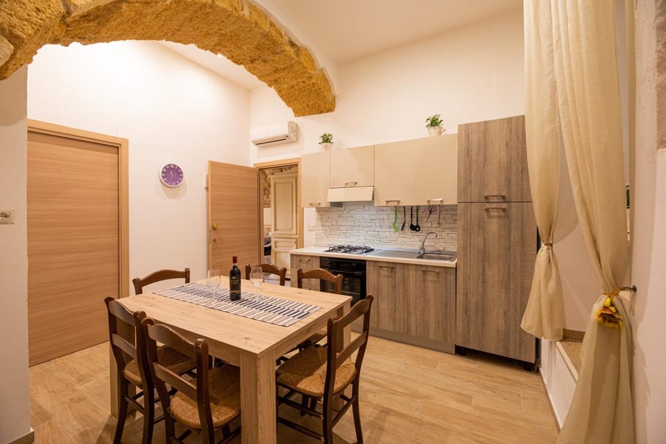 Dining area, Communal kitchen