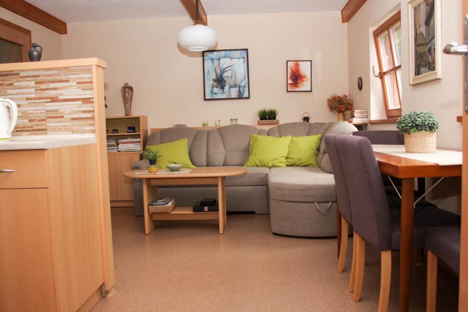 Communal lounge/ TV room, Living room, Dining area
