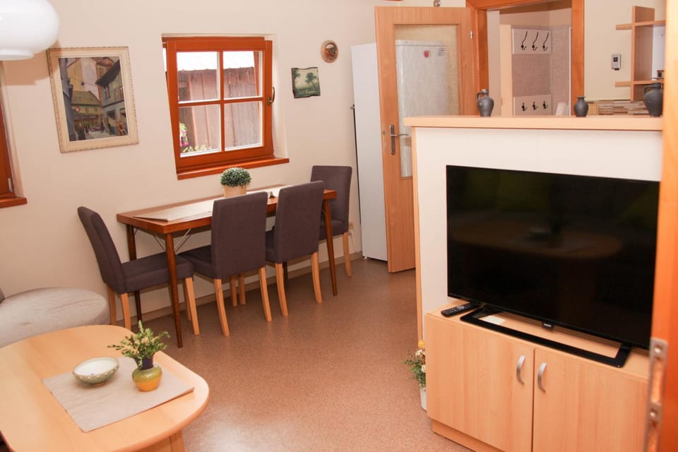 Communal lounge/ TV room, Living room, Dining area