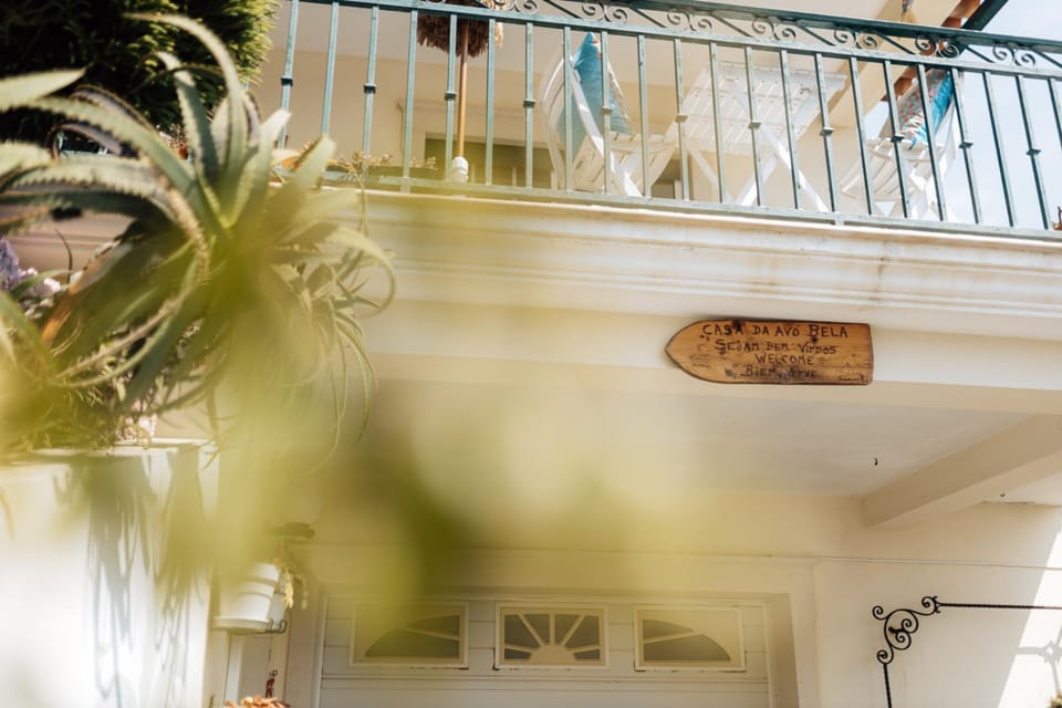 Property building, Balcony/Terrace, Decorative detail