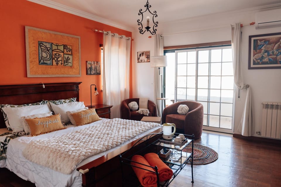 Bed, Seating area, Bedroom