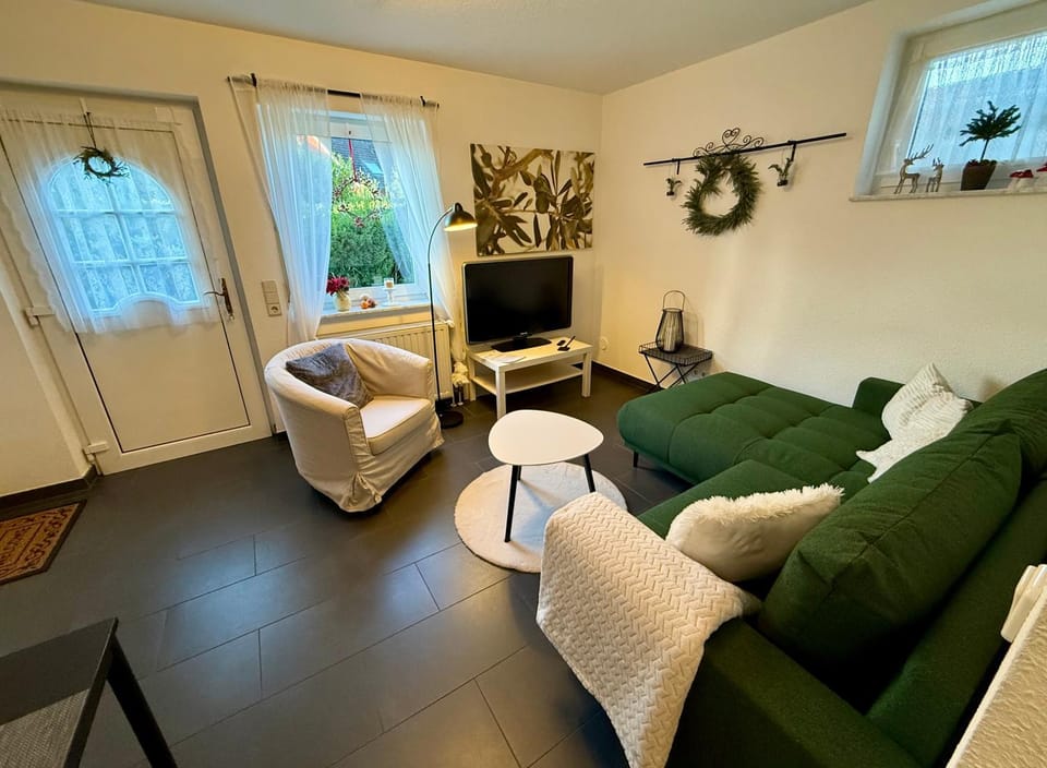 TV and multimedia, Living room, Garden view