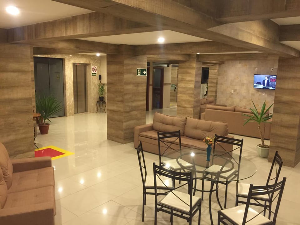 Communal lounge/ TV room, Lobby or reception