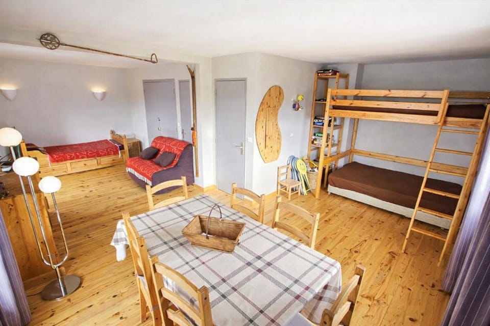 View (from property/room), pet friendly