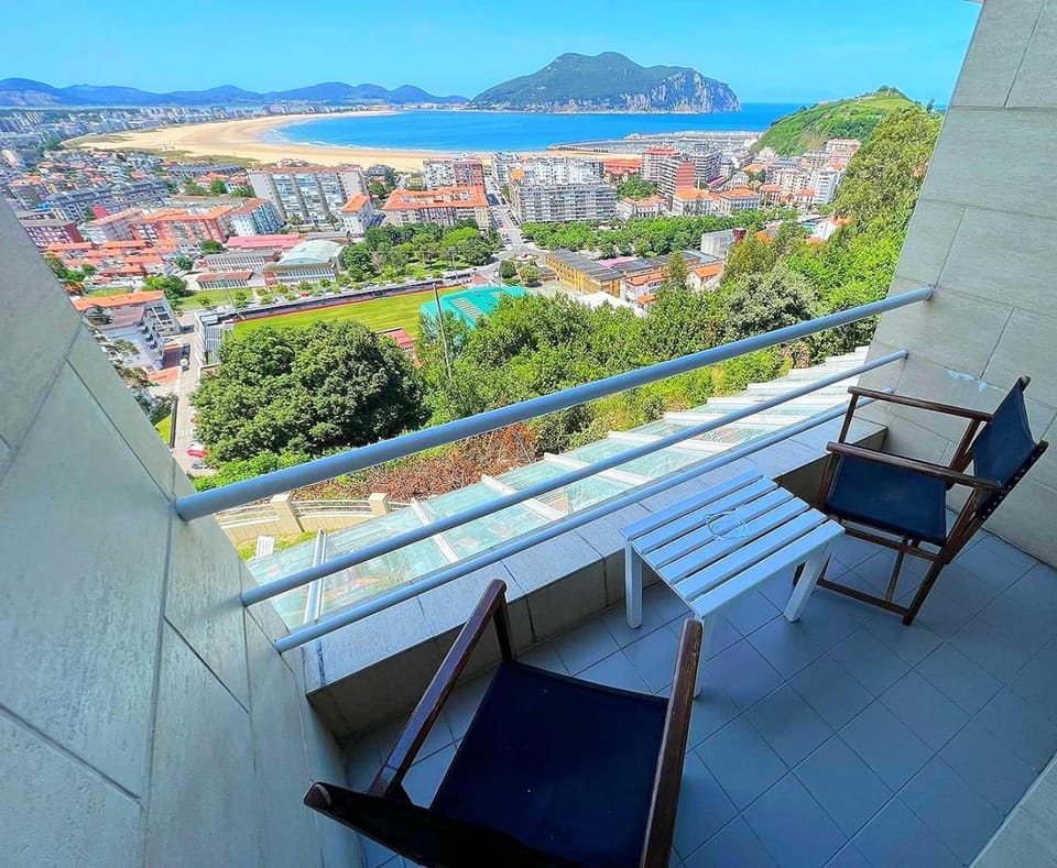 Natural landscape, Balcony/Terrace, City view