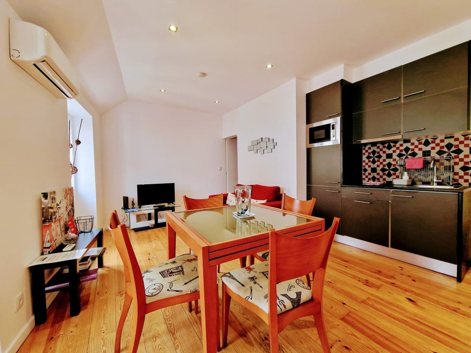 Kitchen or kitchenette, Dining area, air conditioner