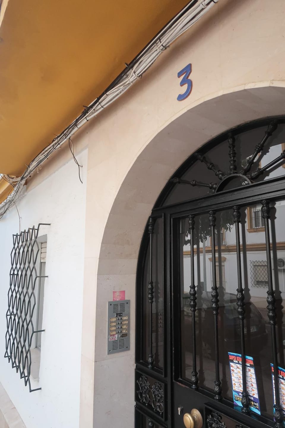 Facade/entrance