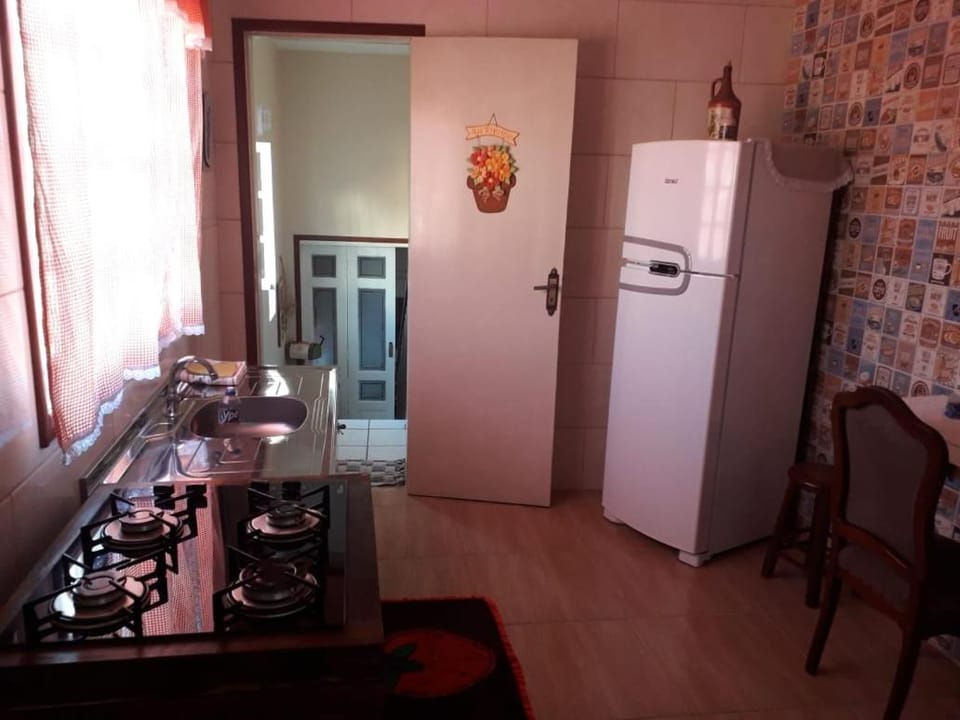 Kitchen or kitchenette, Dining area, minibar