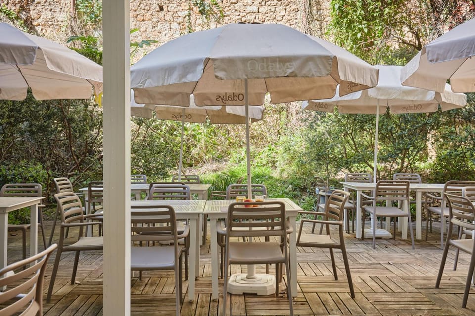 Garden, Breakfast