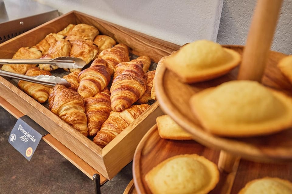 Food and drinks, Breakfast, Continental breakfast, Buffet breakfast