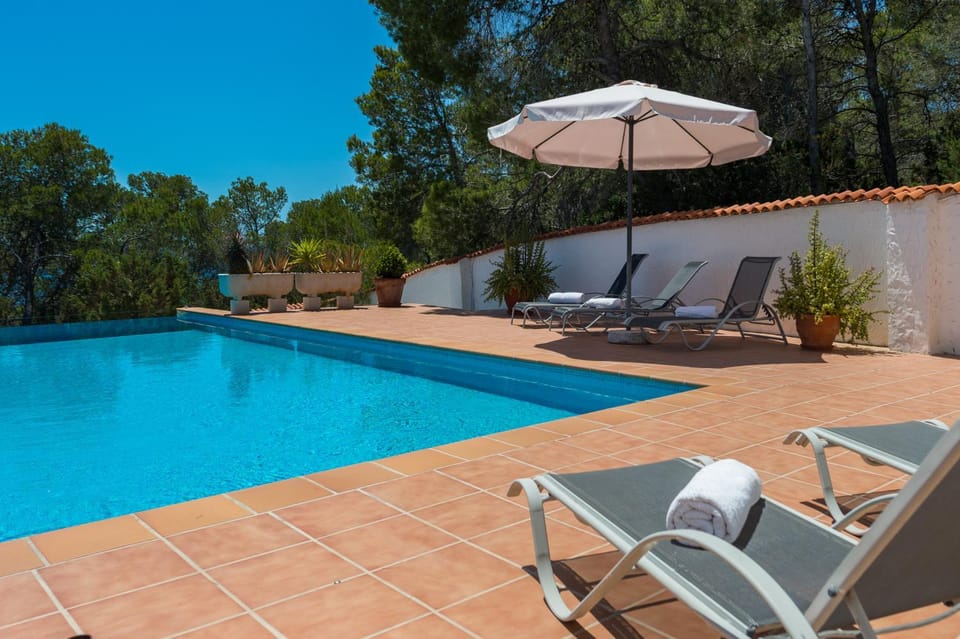 Patio, Day, Pool view, Swimming pool, sunbed