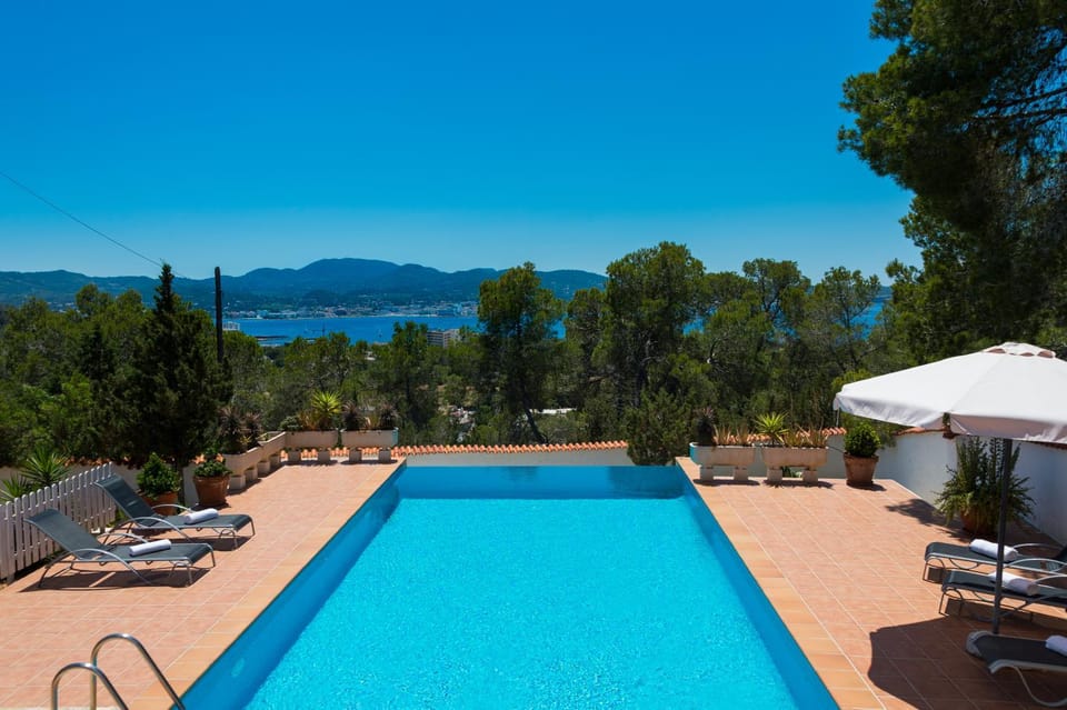 Day, Natural landscape, Mountain view, Pool view, Sea view, Swimming pool, sunbed