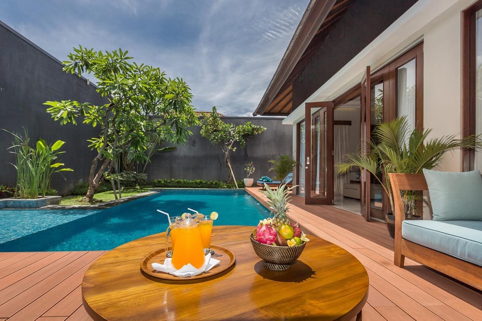 Patio, Swimming pool, Swimming pool