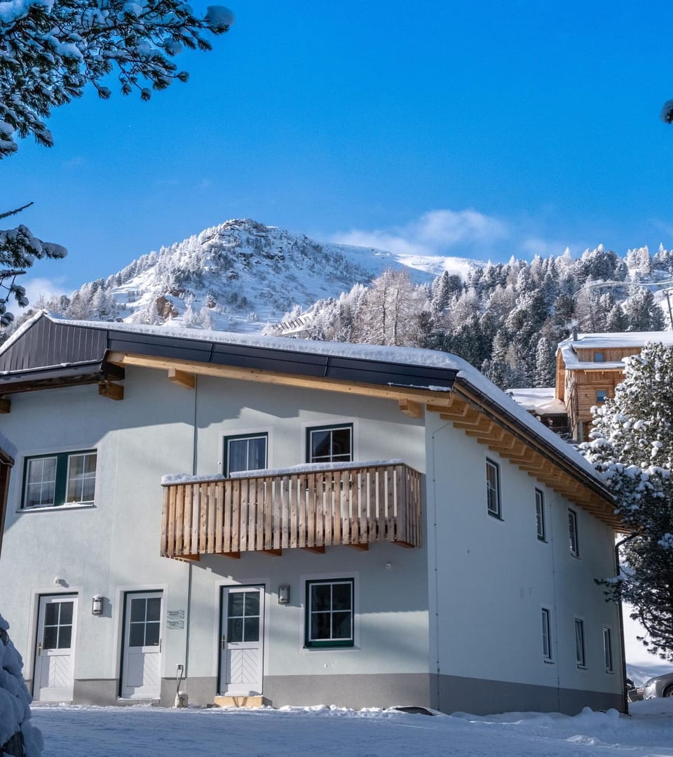Facade/entrance, Winter, Mountain view