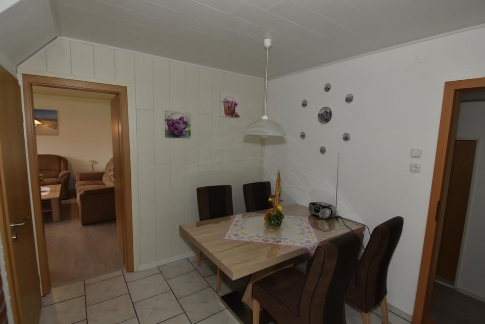 Seating area, Dining area