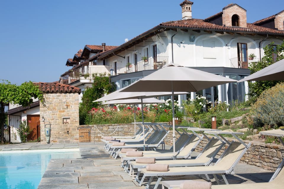Pool view, Swimming pool, sunbed
