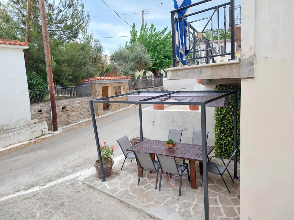 Melissa Keros House in Decentralized Administration of the Aegean