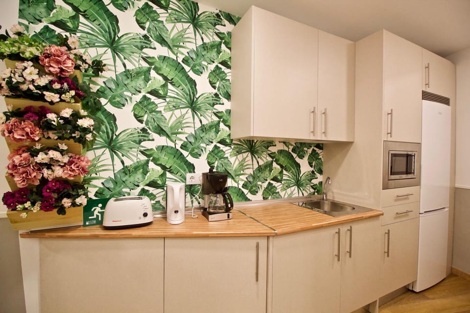 Kitchen or kitchenette, Communal kitchen