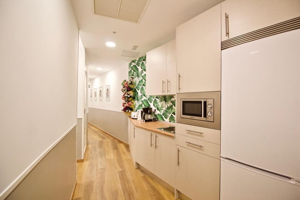 Kitchen or kitchenette, Communal kitchen
