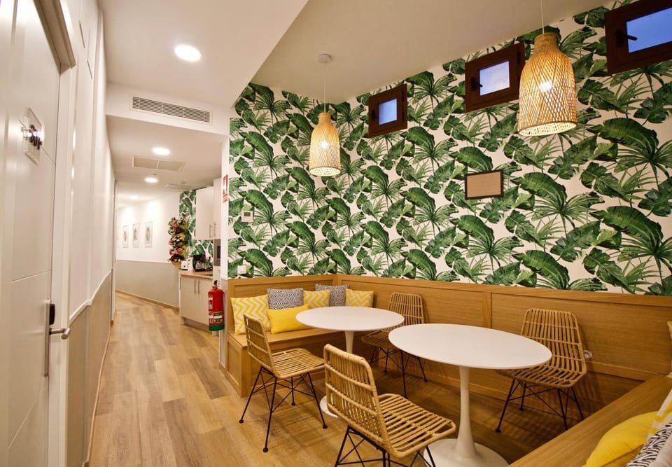 Nightclub / DJ, Dining area, Communal kitchen