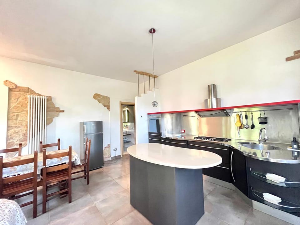 Kitchen or kitchenette, Dining area, oven, stove